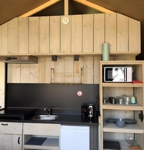 Safari Lodge, Glamping Aan Zee! *