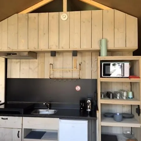 Safari Lodge, Glamping Aan Zee! *